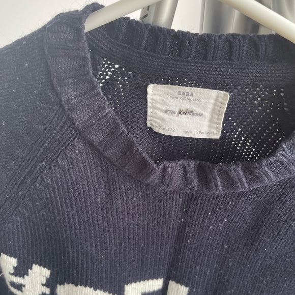 3 for 1 sweater/hoodie for boys 5-8yrs old. - Picture 5 of 8